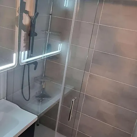 Апартаменти T2 Climatise Avec Piscine Et Parking A 100m De La - Fr-1-607-207