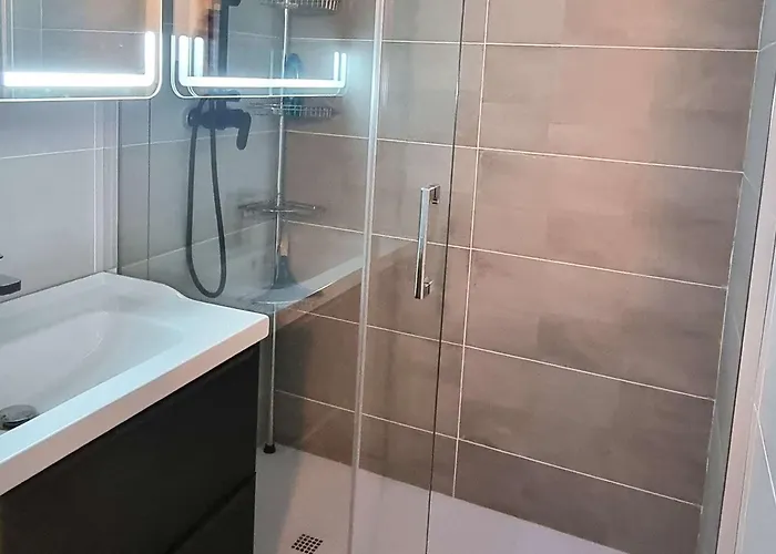 Appartamento T2 Climatisé Avec Piscine Et Parking à 100m De La - Fr-1-607-207